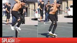 Justin Bieber Skateboards Shirtless Around New York City | Splash News