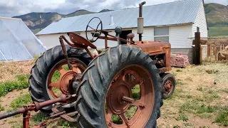 IH 47 hay baler makes its first hey in a lot of years.