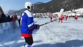 Легенды мирового хоккея провели матч на льду Байкала