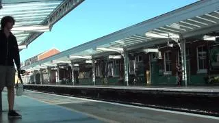 (HD) A pair of Southern Class 377s arrive at Worthing to divide