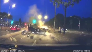Видео жёсткой аварии в Сингапуре 07.08.2017 Жесть