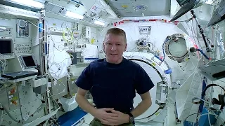 Tim Peake Proves Astronauts Don't Get Dizzy | Video