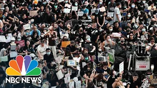 WATCH: Hong Kong Protesters Fill Airport, Sing 'Les Miserables' | NBC News