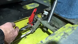 How to reconnect the landing gear transmission on a Piper Comanche.