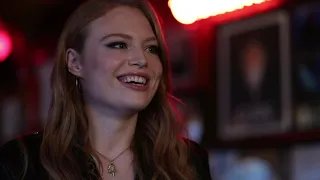 Freya Ridings - Freya talks You Mean The World To Me