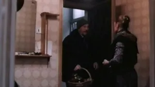 Хочешь жить умей вертеться — Эпизод из фильма "Убийство на Ждановской" (1992)