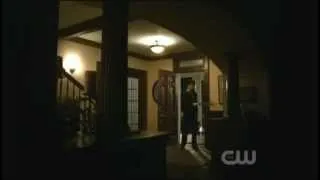 TVD_Jeremy Invites A Vampire In Him & Elena,s House