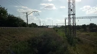 Электровоз ЭП1М-437 с поездом Адлер-Тольятти прибывает на станцию Армавир-Туапсинский
