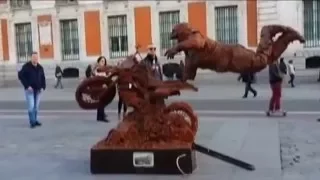 Забавное мошенничество. Испания (Мадрид). Живые статуи