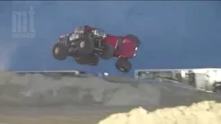 TMB TV: Monster Trucks Unlimited Moment - INSANE CRASH! Snake Bite & Red Solo Truck Race