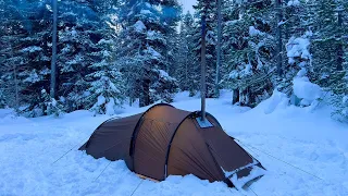 Кемпинг с горячей палаткой в сильный снегопад