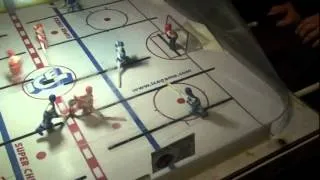 Toulavá kamera 13 - hrajeme stolní hokej