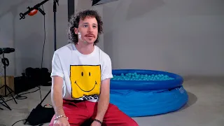 Luisito Comunica nos muestra el gran negocio de viajar por el mundo.