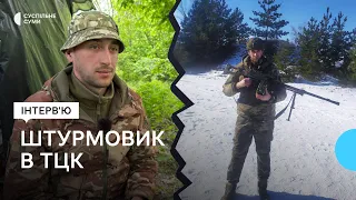 “Моя боєздатність вже не та”: історія військовослужбовця, який роздає повістки