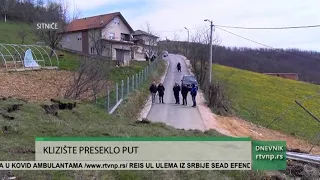 U selu Sitniče klizište preseklo put