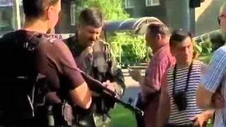 30 05 2014 Донецк  Ополченцы строят баррикады   Противостояние продолжается