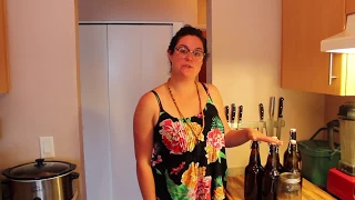 Bottling Honey Lemon Ginger Kombucha with Holistic Nutritionist Toby Rae