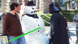 Épica Confrontación: ¡El Hombre de Nieve vs. Darth Vader!
