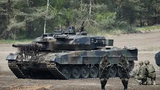 Massacre Occurs ! LEOPARD 2A6 crew ambushes and blows up Russian T-90SM and T-72 tanks in Donetsk|