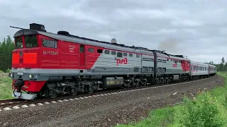 Diesel-electric locomotive with passenger trains