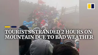 Tourists stranded 2 hours on mountain due to bad weather during China’s national holiday