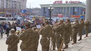 Флешмоб в Днепре на день добровольца