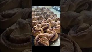 Булочки с корицей и сахаром 🥐 Очень вкусно , легко и просто 👌  #готовимдома #булочкидомашние #еда