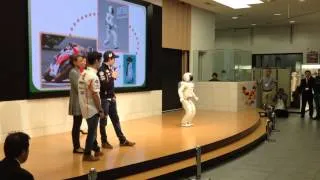 Pedrosa i Márquez a Tòkio amb el robot d'Honda, Asimo