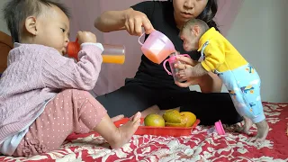 CUTIS prepares milk bottles right away when mom makes orange juice