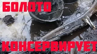 Found weapons and soldiers in the swamp right under the ice! WW2 metal detecting