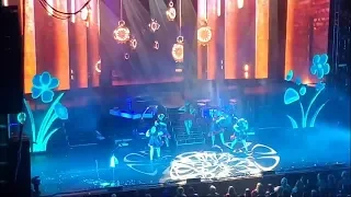 Lindsey Stirling - Carol of the bells / Warmer In The Winter Tour