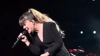 Kelly Clarkson performs Behind These Hazel Eyes in Atlantic City, NJ on 5/10/24.