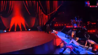 [HD] Madonna falls off stage during LIVE Brits 2015 performance.