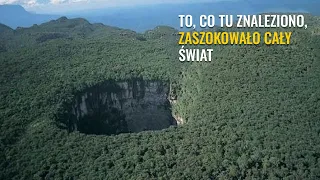 Ten pilot zauważył wielką dziurę w ziemi, ale kiedy TO zobaczył, zaniemówił!