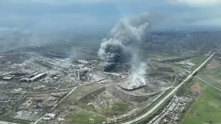 Росіяни показали відео, як скидають надважкі бомби на Азовсталь