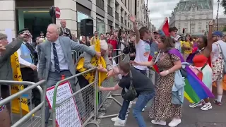 joe locke, sebastian croft, heartstopper cast dancing and flipping off homophobes at london pride