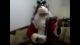 Papai Noel Sentado tocando Violino