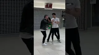 Жёсткий пранк в торговом центре! Baz TikTok (тикток)