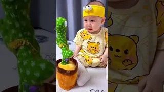 Hilarious Baby Reactions: Watch These Adorable Little Ones Get Spooked by a Toy Plant Impersonator!