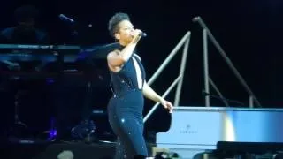 Empire State Of Mind - Alicia Keys ( Set The World On Fire Tour )