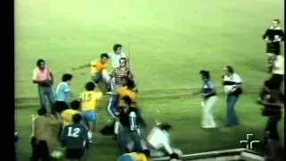 Brasil x Uruguai Briga  Generalizada Maracanã 1976 completa