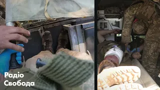 Бойові медики ЗСУ забирають поранених | Відео з камери на грудях військового медика