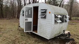 Coach Mel's Vintage Camper Renovation - Episode 1 - The Tour - Before