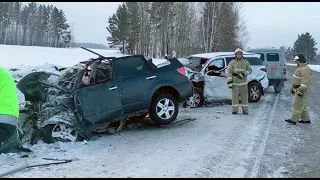 Toyota против Subaru: лобовое ДТП унесло две жизни в Красноярском крае