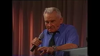 Yiye Ávila predicando en la iglesia de Claudio Freidzon. Argentina 2004.