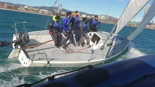 Navegar con viento racheado (video 2º) [Club de Navegación a Vela Escola Port]