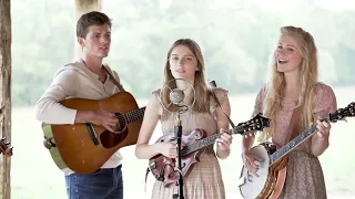 Wayfaring Stranger - The Petersens (LIVE)