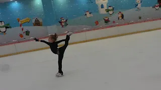 Ice skating 4 years old Mira performance