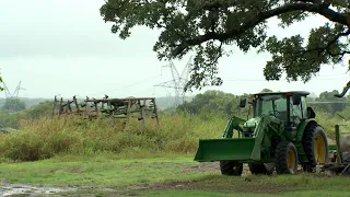 Iowa farmers pause crop planting due to rainy weather