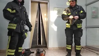 Saving a child from an elevator, Moscow